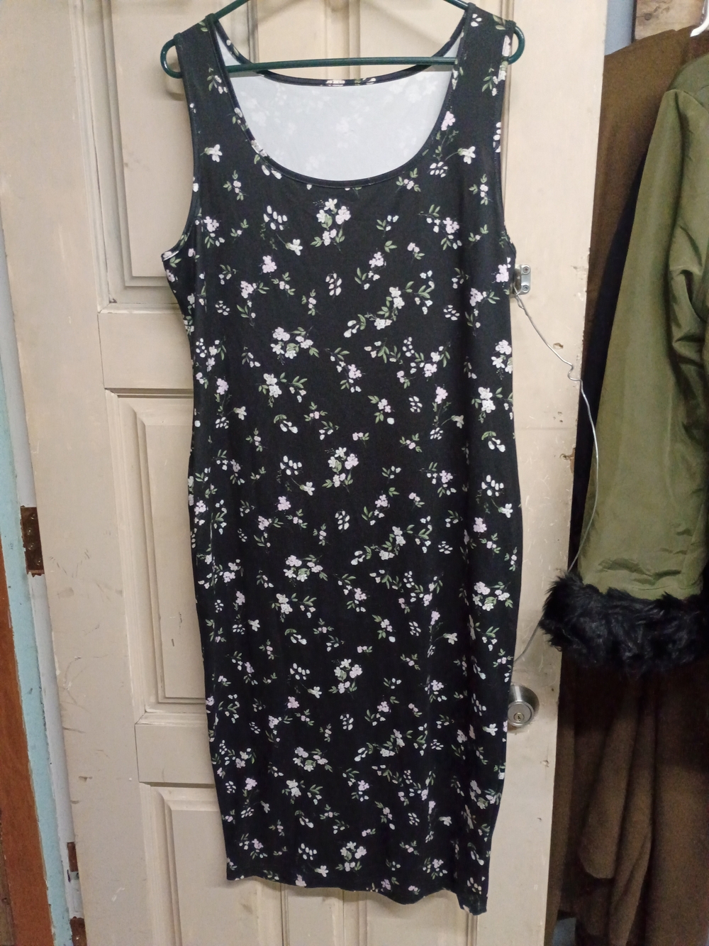 Black Floral Scoop Neck Sleeveless Dress